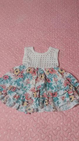 Roupas de menina M/ G 1ano / calçados tbm