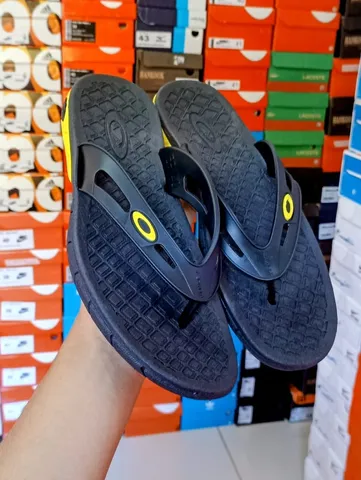 Chinelo Oakley Killer - Preto Amarelo