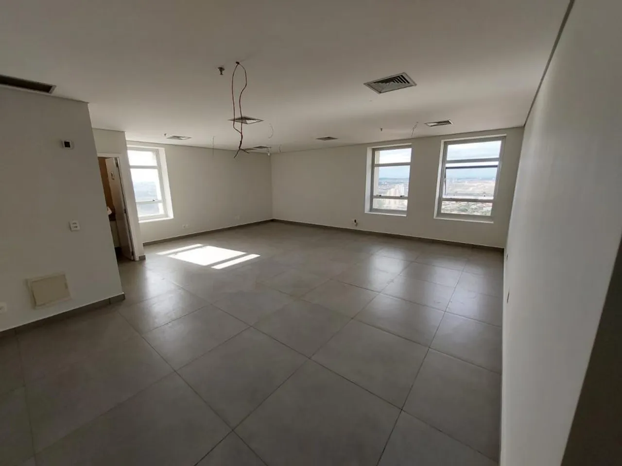 Sala Office Tower Excelente para Investidor | Só aqui na Rosa e Rangel