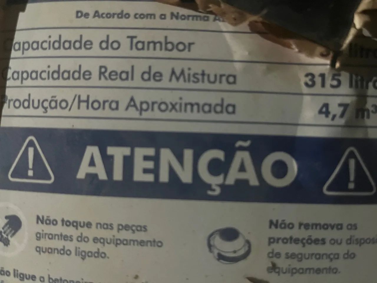 Vende ou troca betoneira de 400 litros.