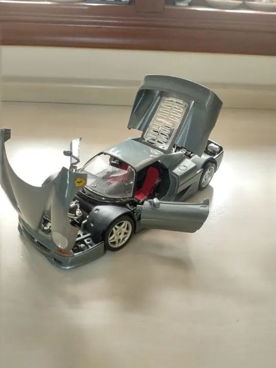 Miniatura Ferrari F50 Bburago 1:18 Cinza Metálico
