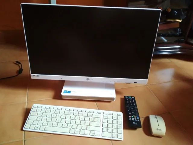 Computador All In One LG 23V545