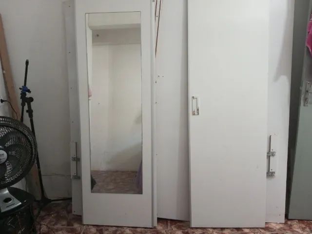 Guarda-Roupas de casal.
