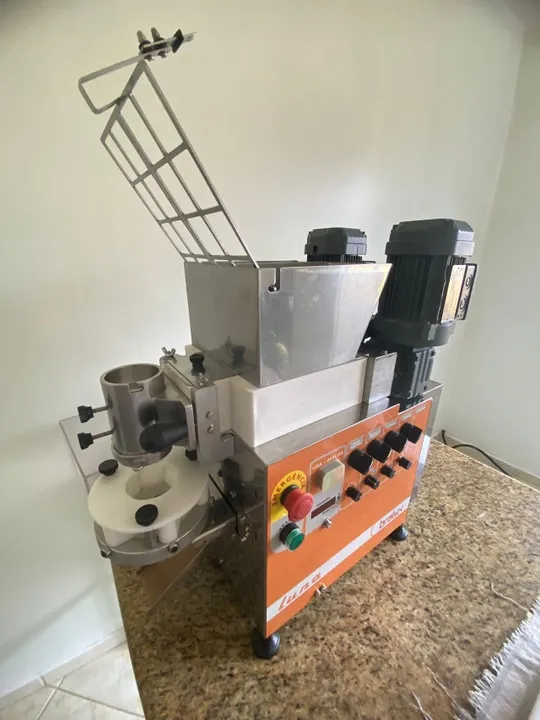 Máquina de salgados Luna Bralyx