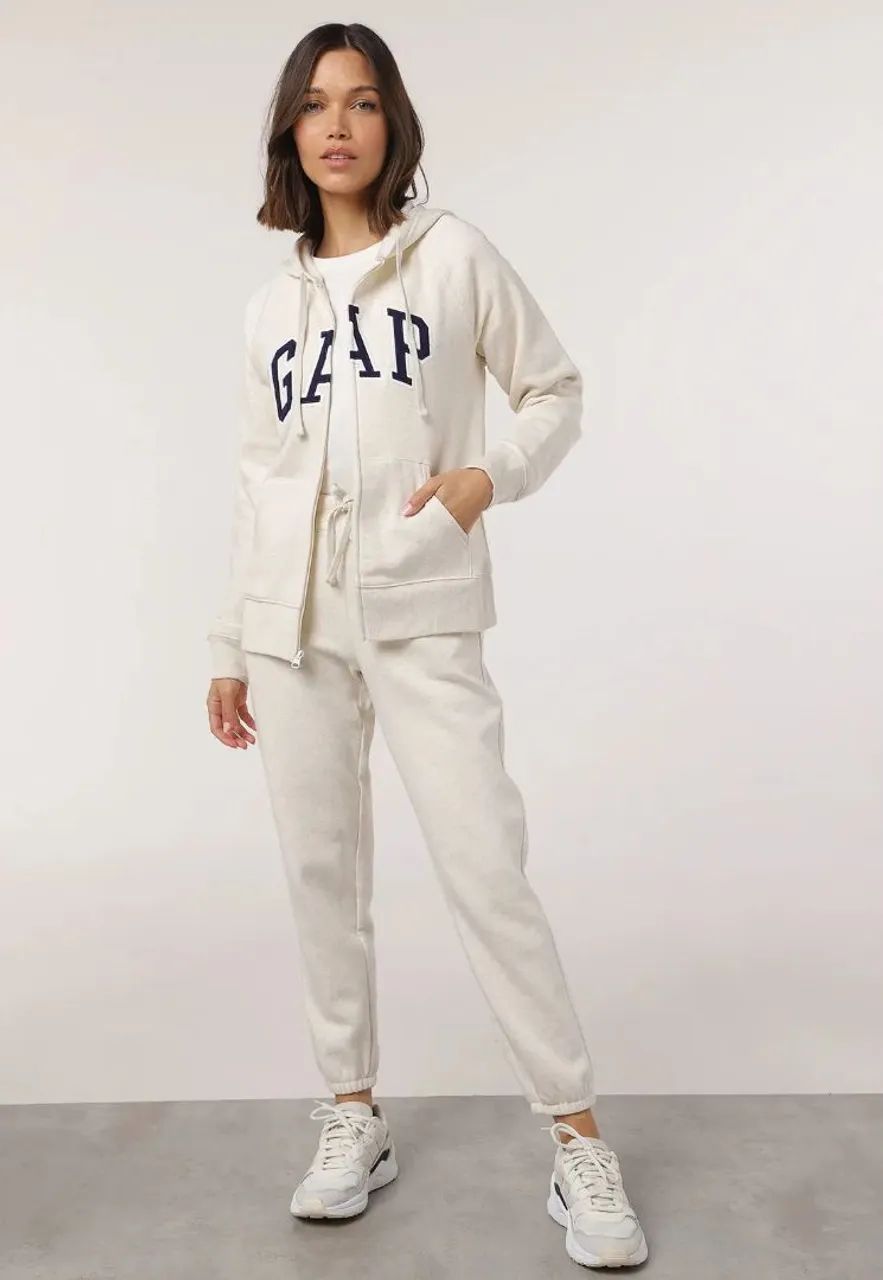 Blusa de Moletom com Capuz Flanelada Aberta GAP Logo Bordado Bege - Foto 2