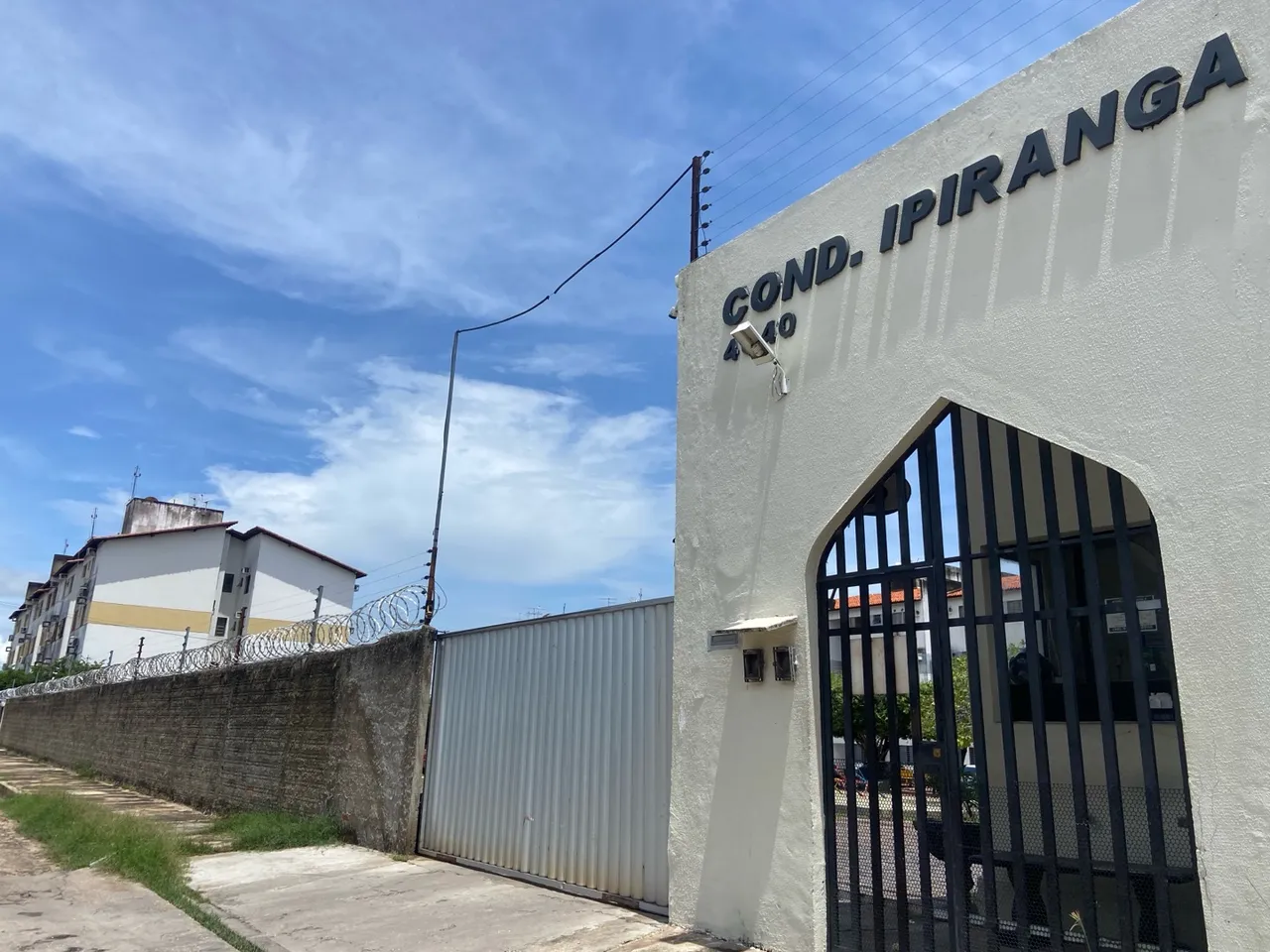 Alugo apartamento no condomínio Ipiranga