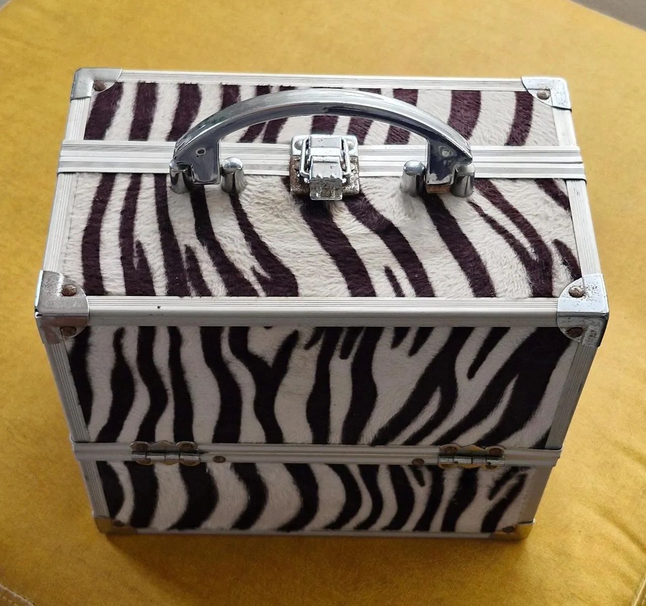 Maleta de maquiagem usada