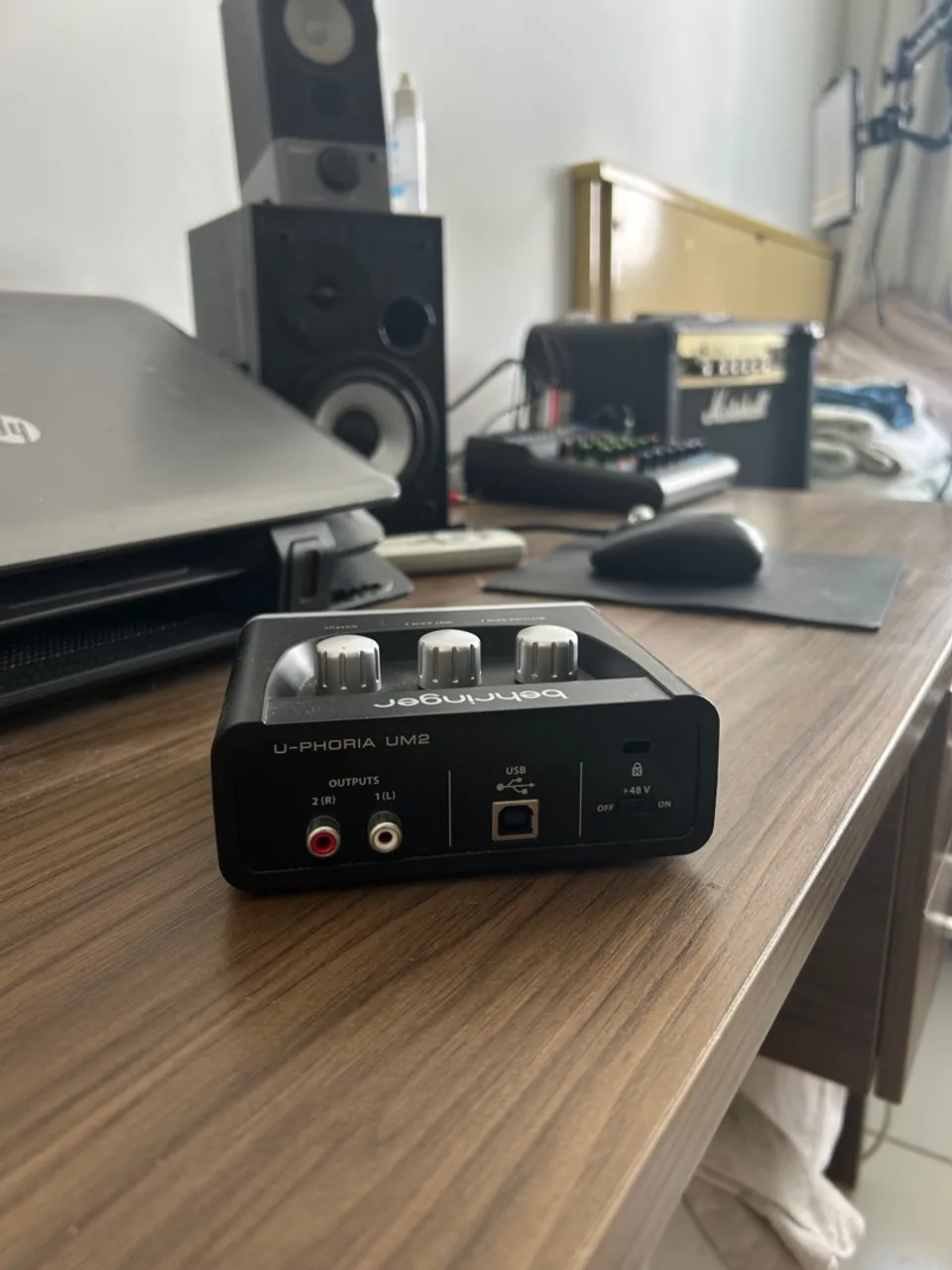 Interface de Áudio Behringer U-PHORIA UM2