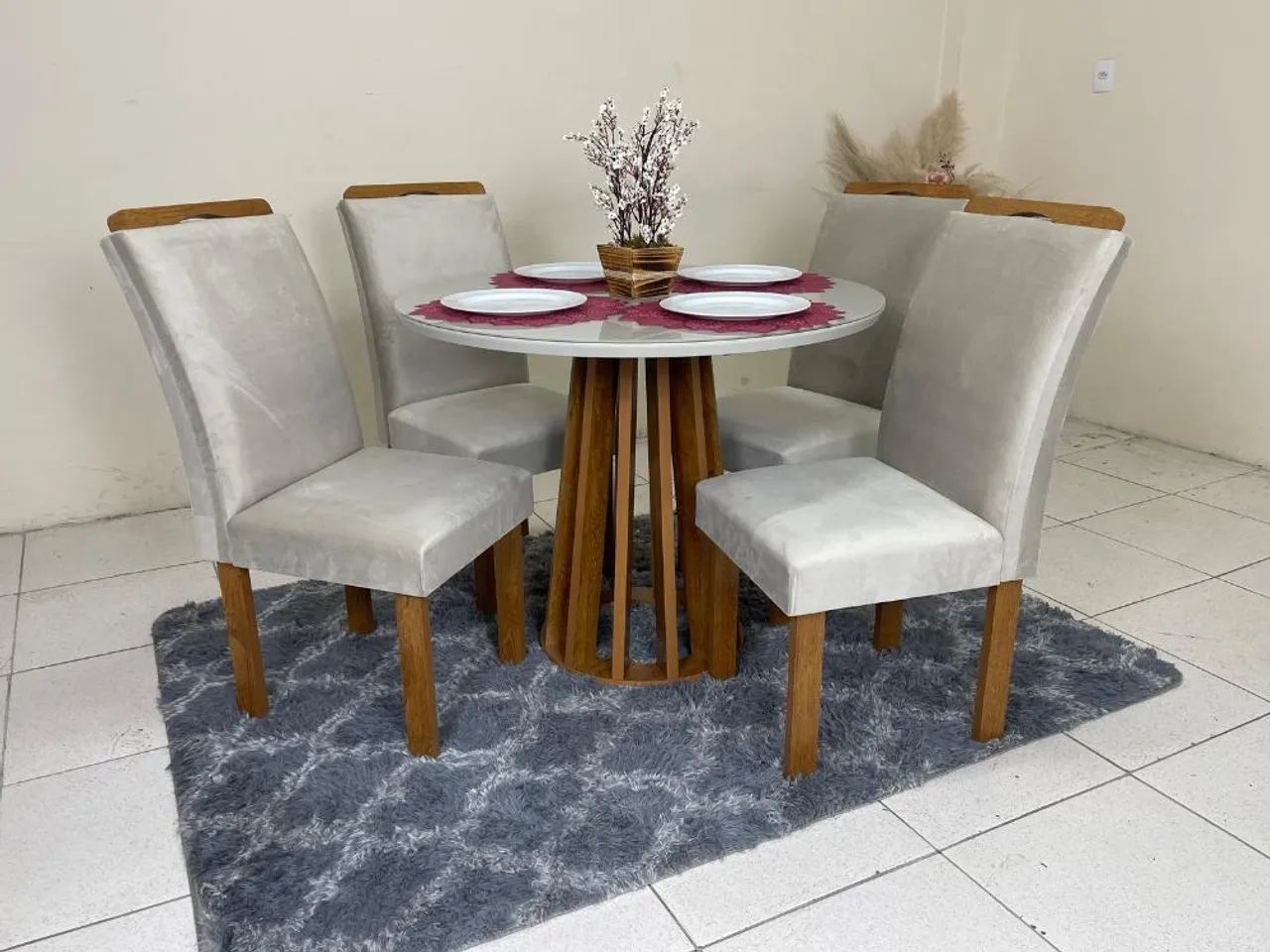 Conjunto de Mesa de Jantar Redonda com 4 Cadeiras !! L44m