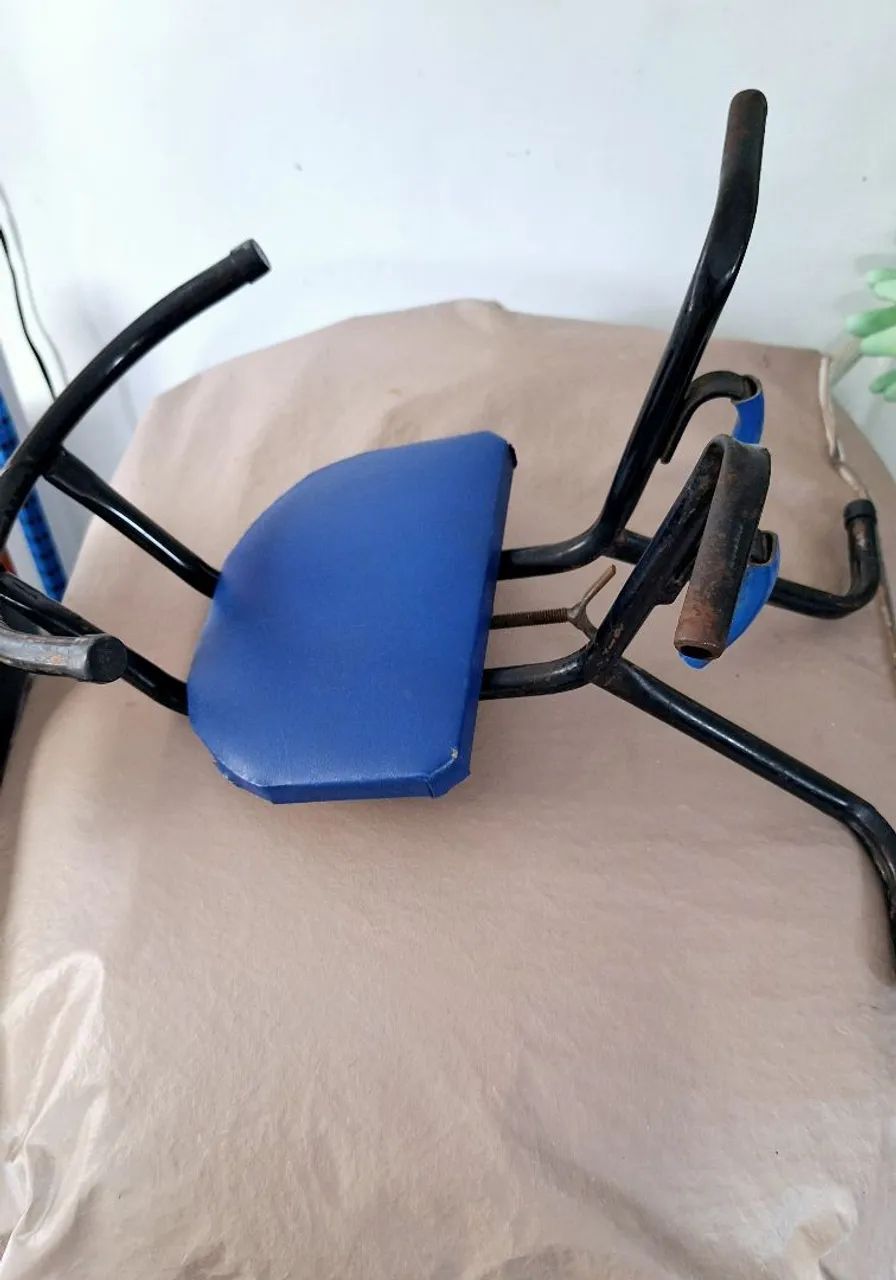 Assento Infantil em Metal com Almofada Azul