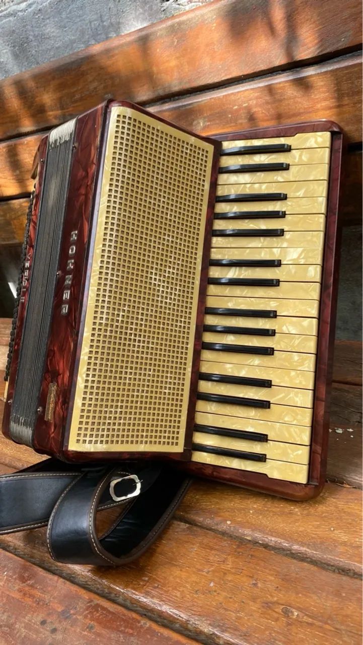 ACORDEON HOHNER VERDI II - VINTAGE, LEVE E COM SONORIDADE CLÁSSICA - Foto 4
