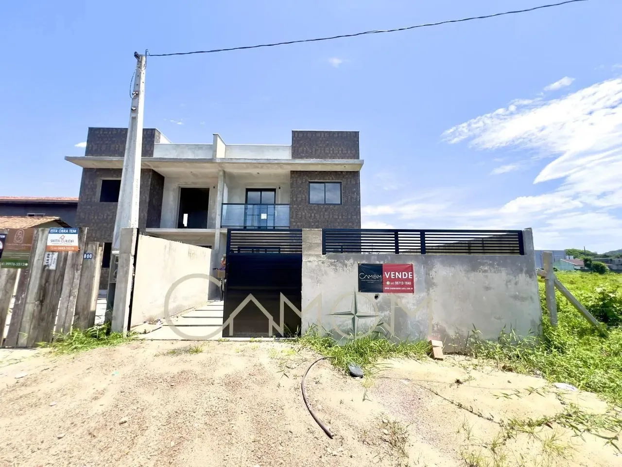 Sobrado para Venda em Guaratuba, Figueira, 3 dormitórios, 1 suíte, 2 banheiros, 2 vagas