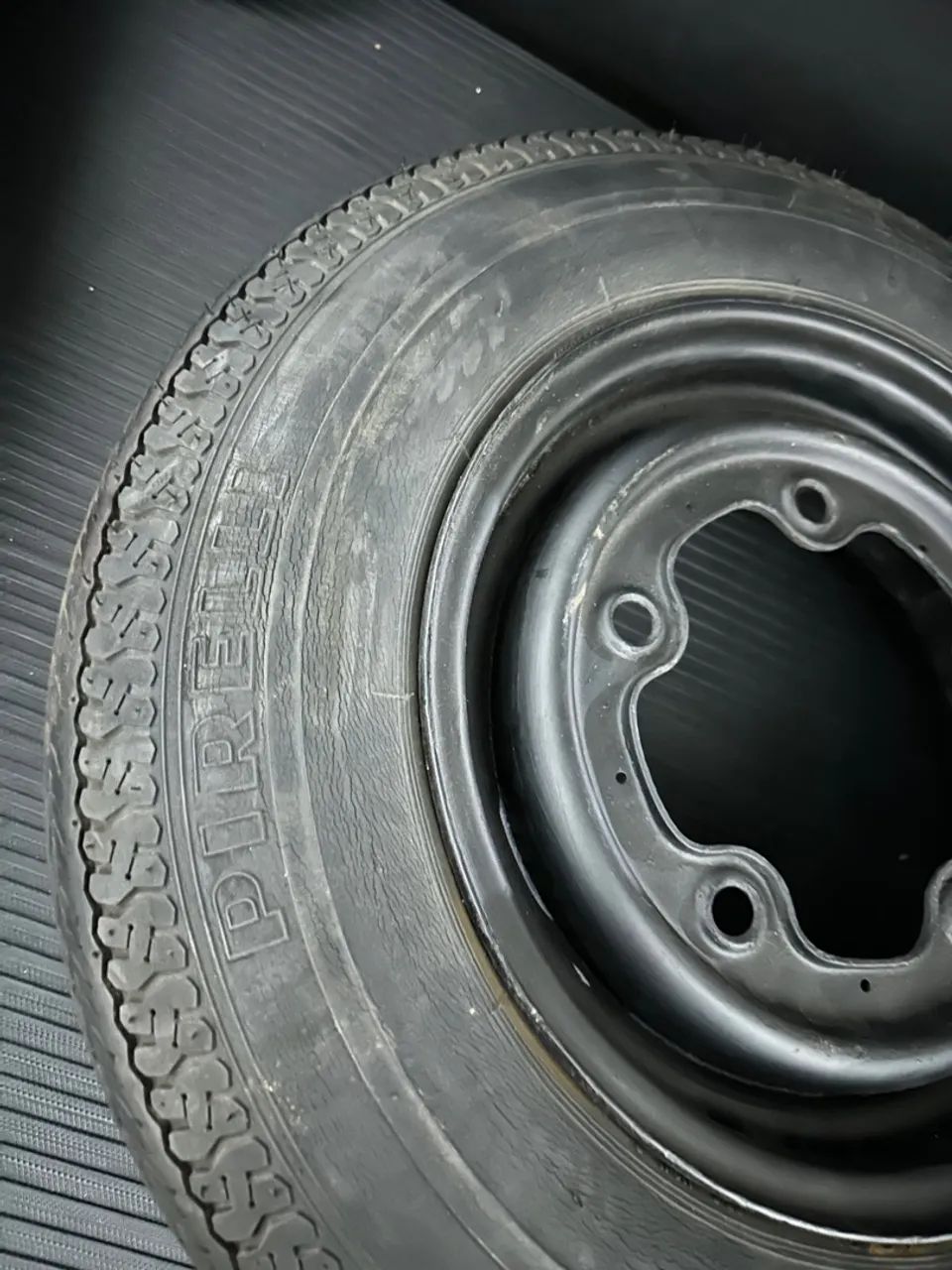 Estepe Kombi Roda 5x205 com Pneu Pirelli 5.90 r14 - Foto 4