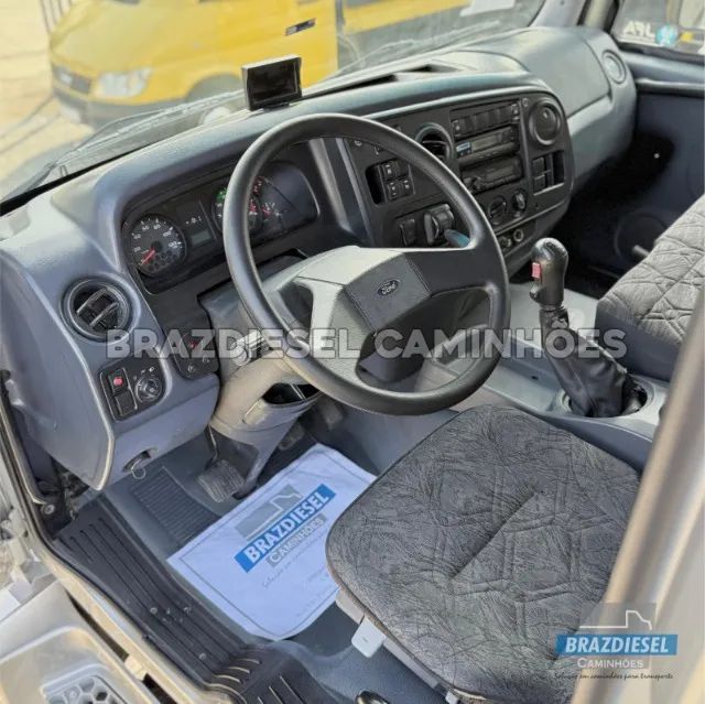 Ford Cargo 1719 2013 baú 6,80 x 2,80m - Foto 6