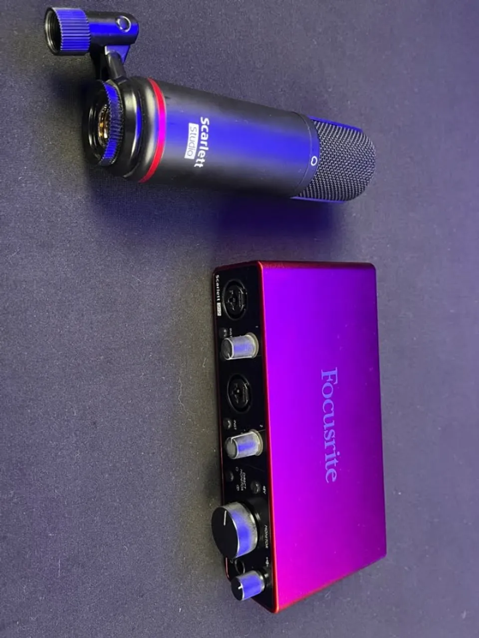 Kit Studio Interface Focusrite Scarlett 2i2 3th Gen c/ mic