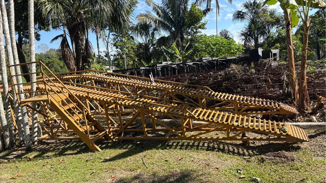 Estrutura Metalica dique para lavevem e lubrificação de veículos leves
