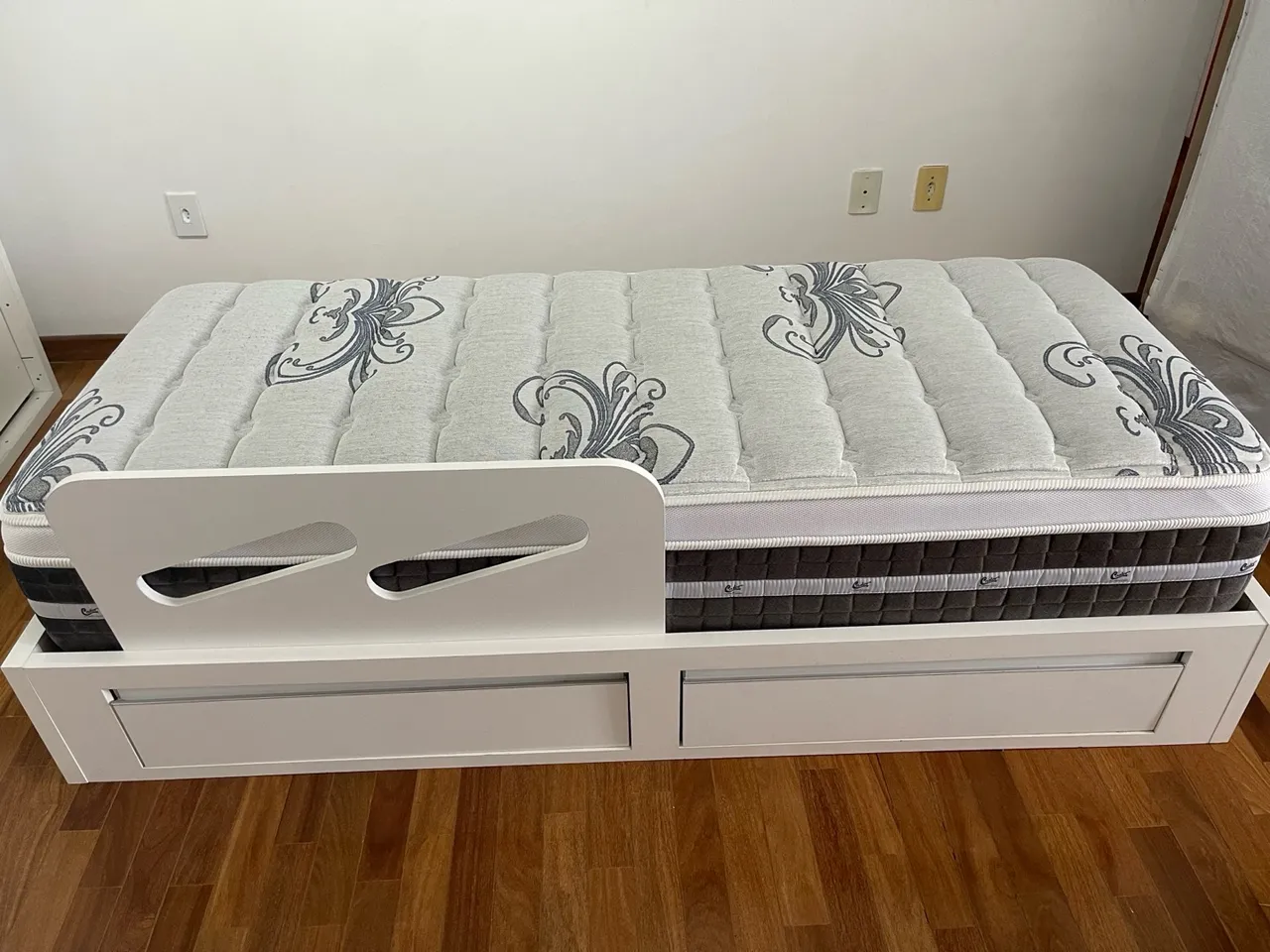 Cama com Colchão Castor e Gavetas - Conforto e Organização