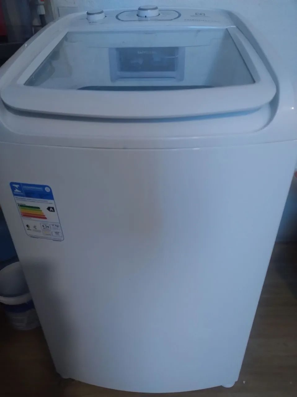 VENDE-SE UMA MÁQUINA DE LAVAR ELETROLUX NOVA 11KG 