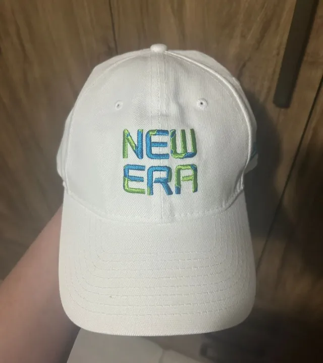bone new era branco original em perfeito estado (não aceito troca)
