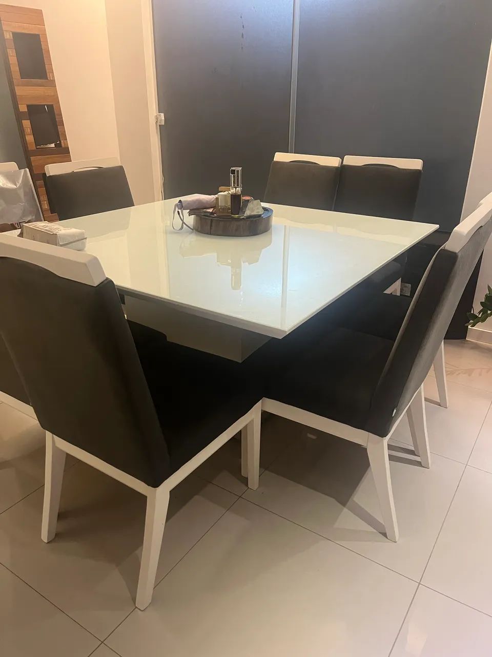 Mesa com 8 cadeiras65570166981506123