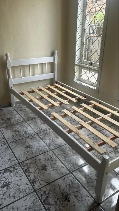 Cama de madeira branca - Sem colchão