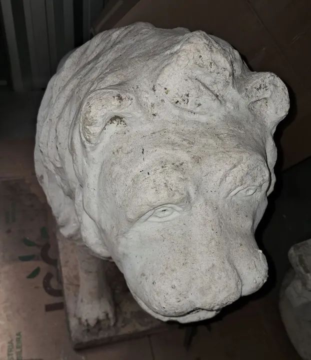 Escultura de Leão em concreto para área externa