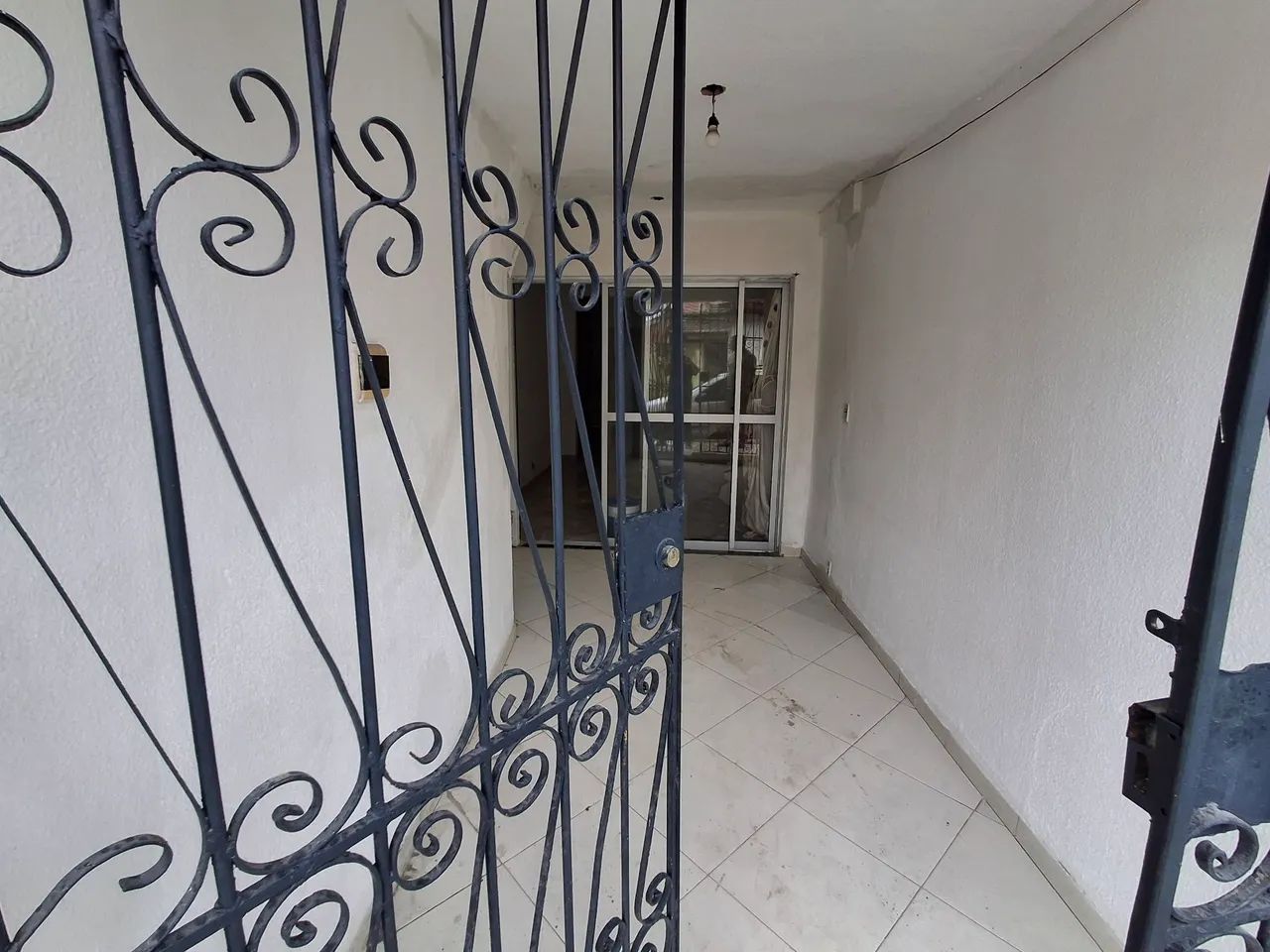  casa Terrea com uma pequena garagem,100m, prox ao CT do Bahia. - Foto 3