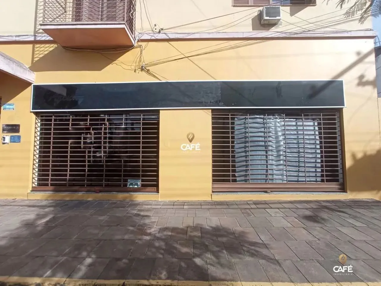 Sala Comercial Central Para Locação De 60 m² Com Banheiro, Terraço e Estacioname