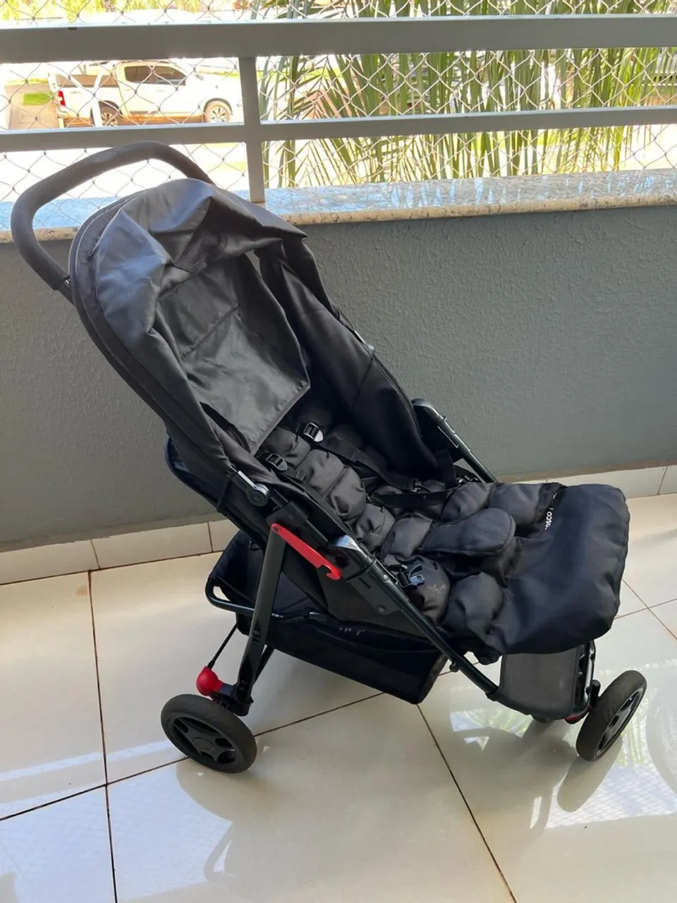 Carrinho de Bebê Compacto e Prático