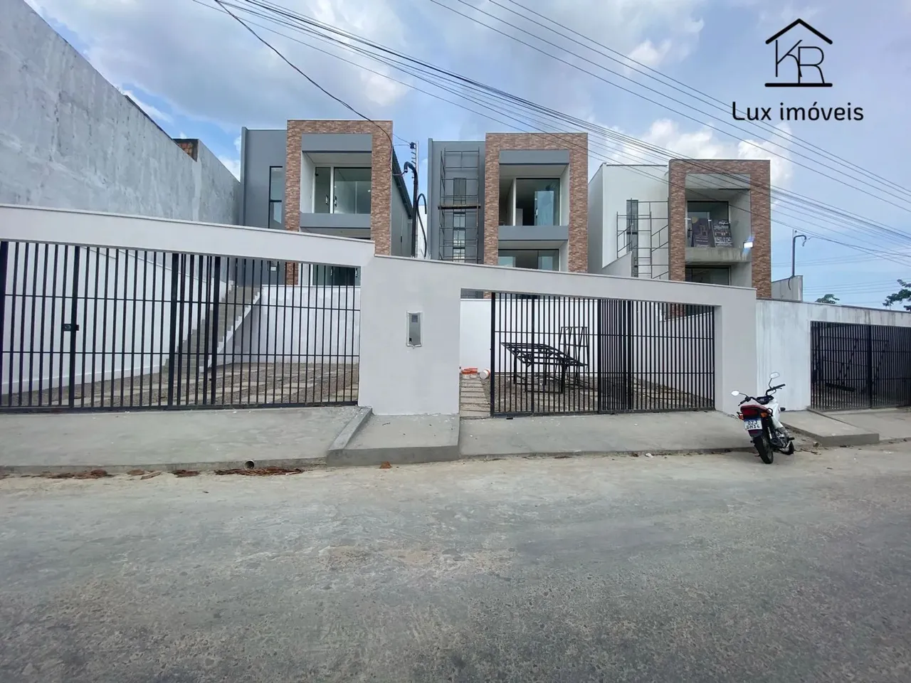 Sobrado, 3 suítes, aceita financiamento Aguas Claras