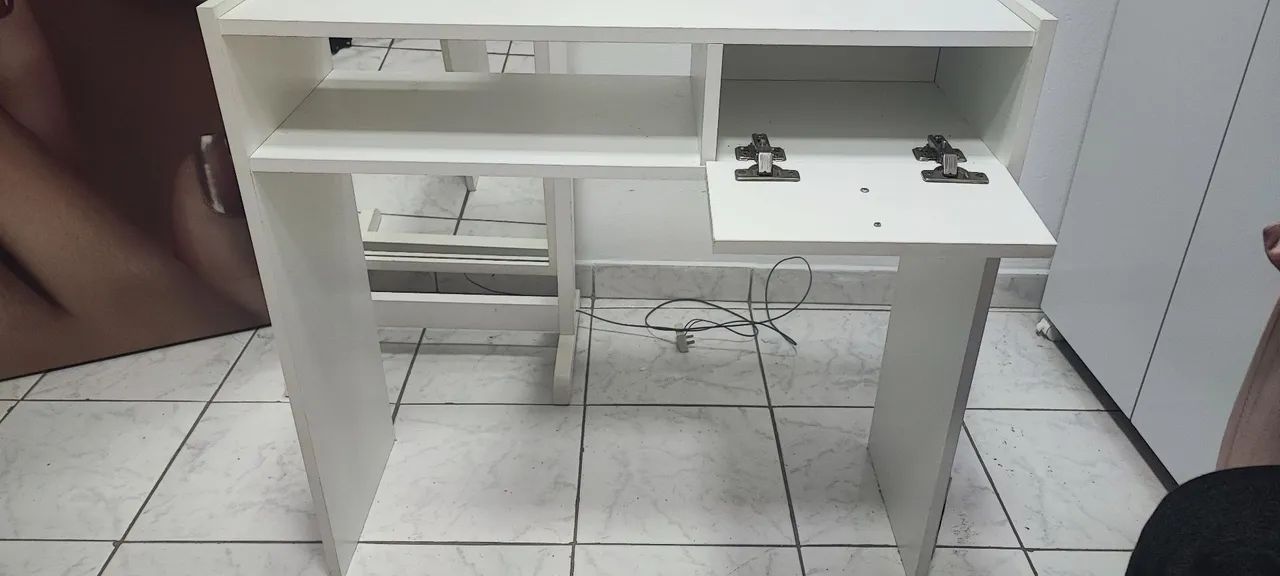OPORTUNIDADE!!  MESA PARA MANICURE COM GAVETA!! - Foto 3