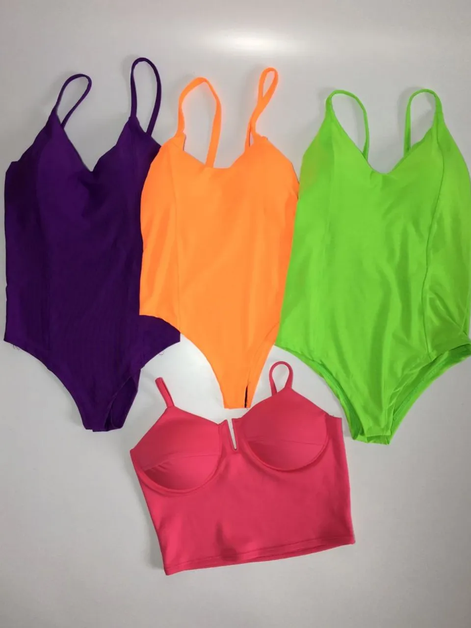 Kit de cropped e bodys novos