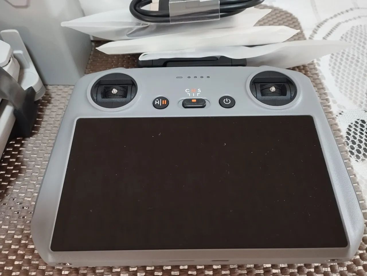 DJI Mini 4 Pro + Fly More Combo + Controle RC 2 - Foto 2