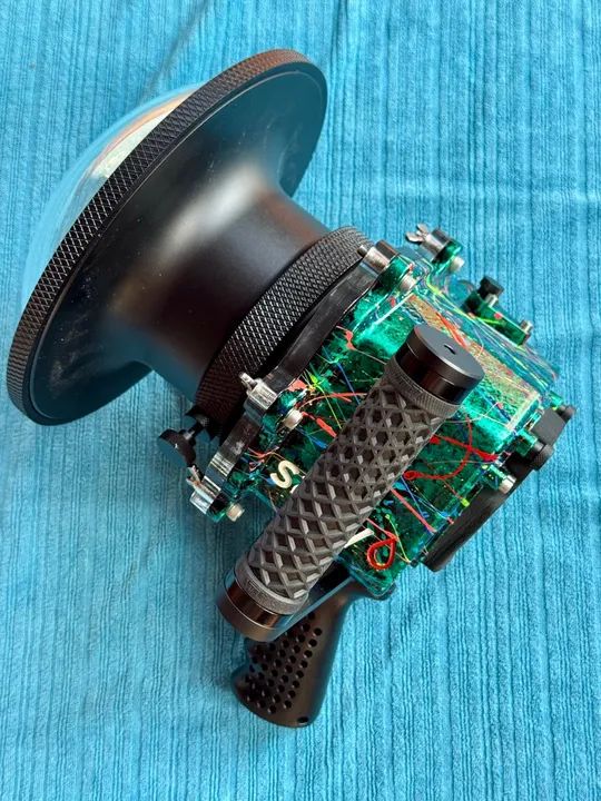 Carcaça Subaquática Salty Surf Housings Para Canon R5