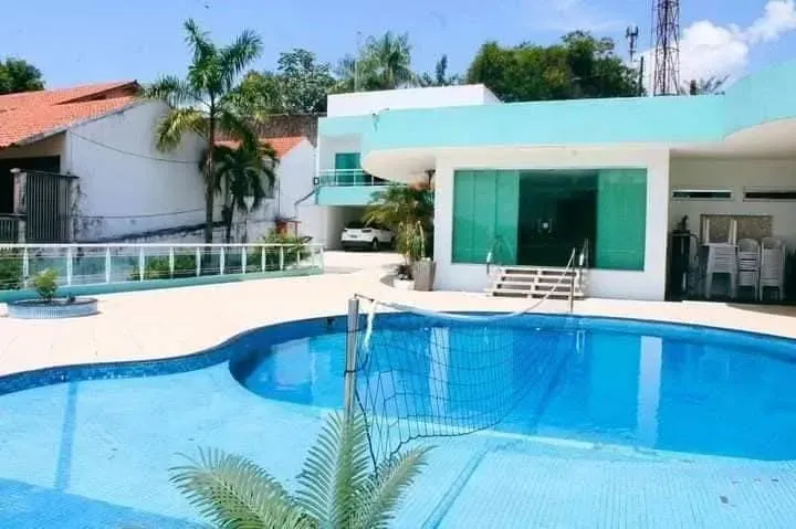 Vendo ou Alugo Mansão no Conjunto Residencial Jardim Itaóca/ 900 m²/ 6 Suítes