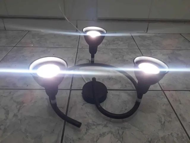 Luminaria spot de led direcional de três lampadas 35w cada, funcionando tudo certinho. - Foto 4