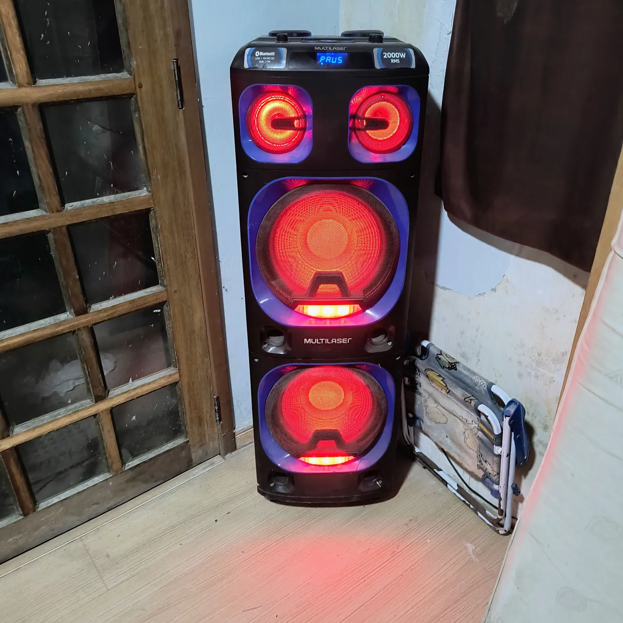 Caixa de Som Multilaser 2000W RMS com Bluetooth