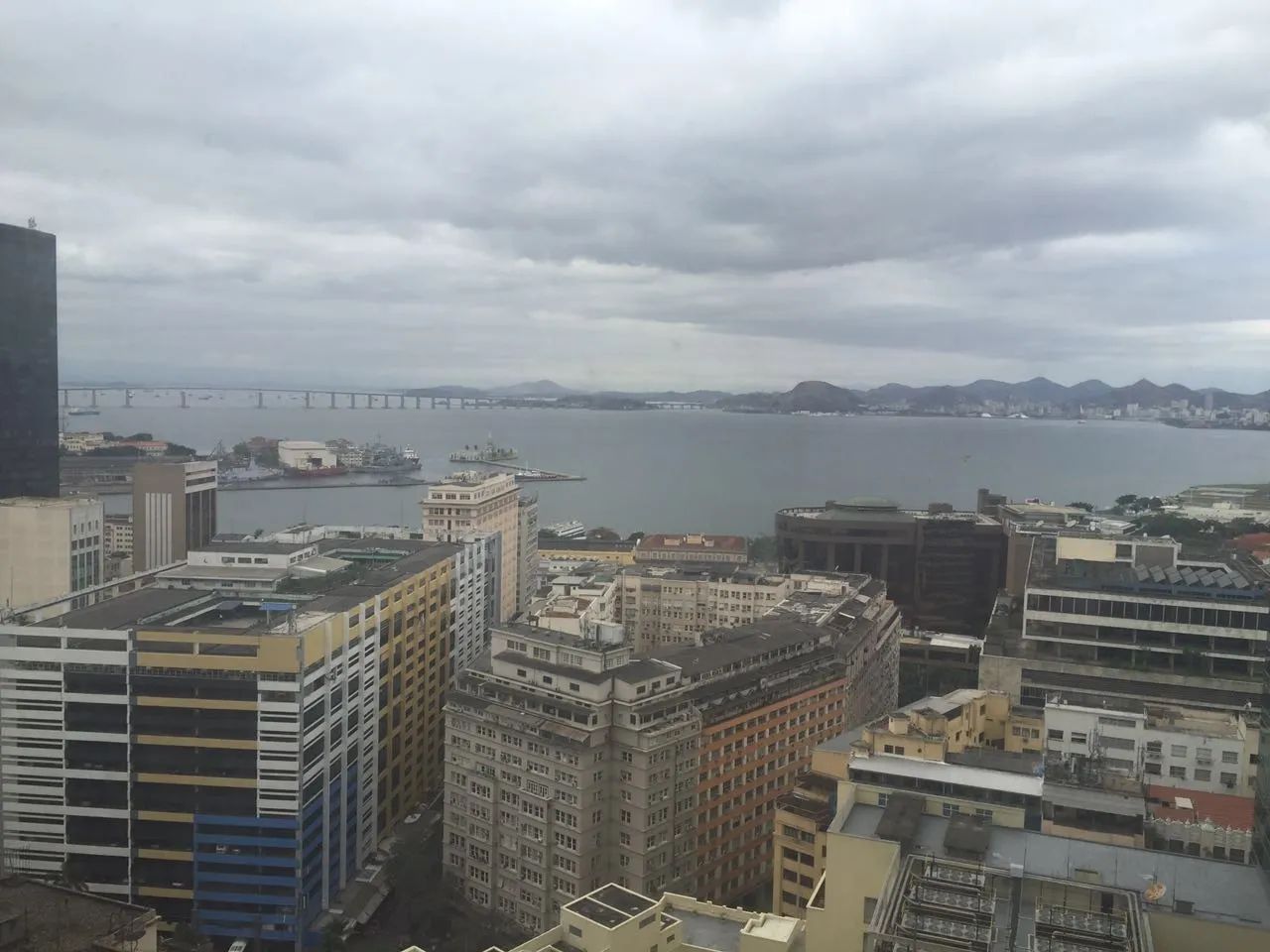 Sala/Conjunto, com 105 metros quadrado, no melhor do Centro. Em frente a estação do Metrô 