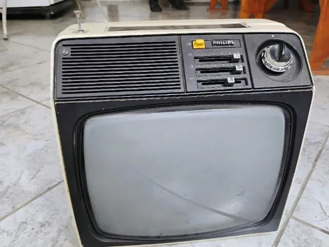 Televisor Preto E Branco Antigo Marca Philips Portátil (Usado) - Foto 5