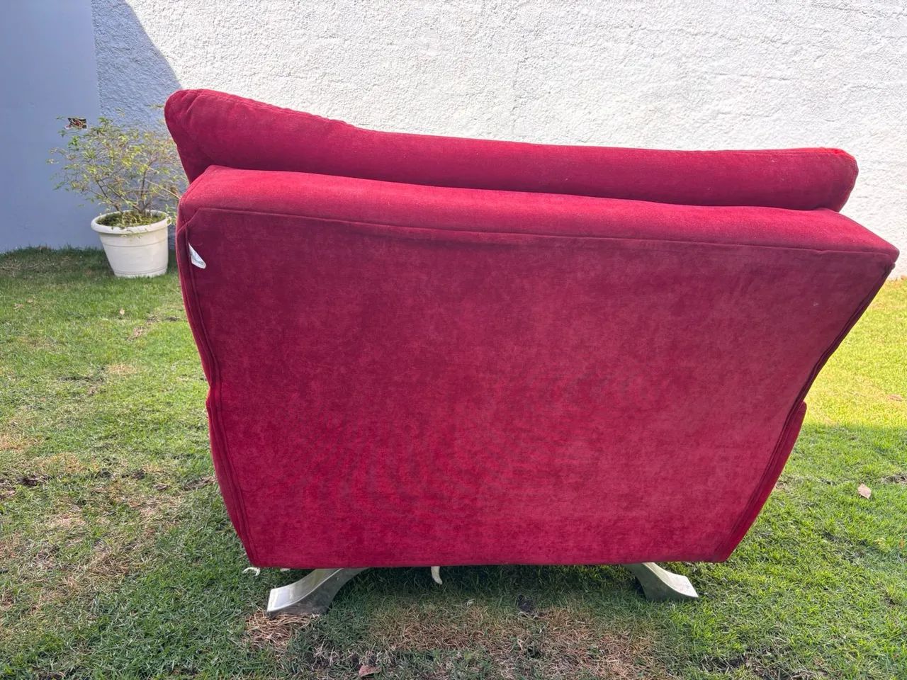 Poltrona Vermelha Confortável e Charmosa - Foto 2