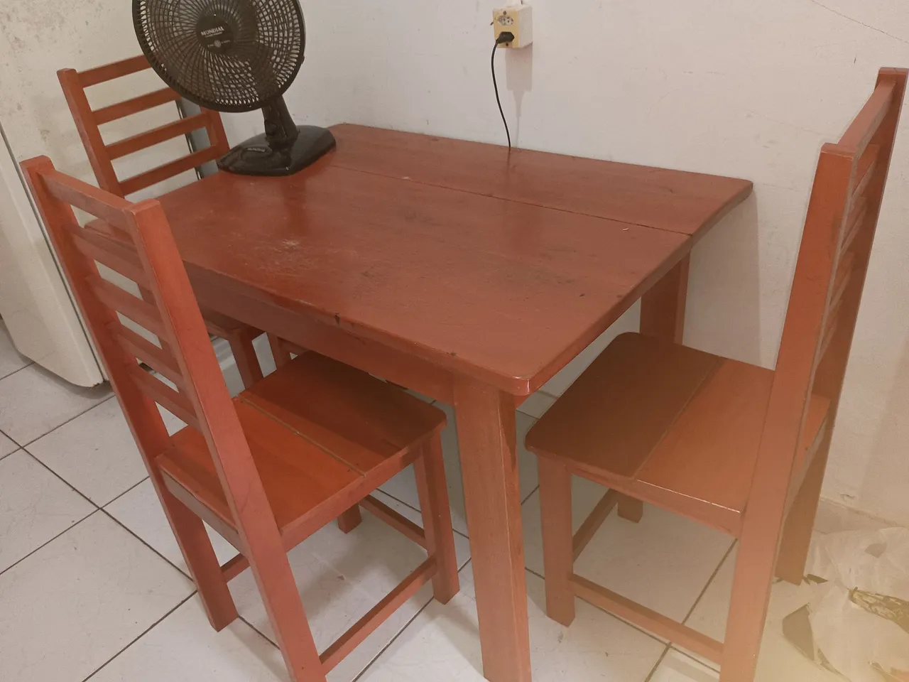 Mesa de Jantar Compacta com 2 Cadeiras