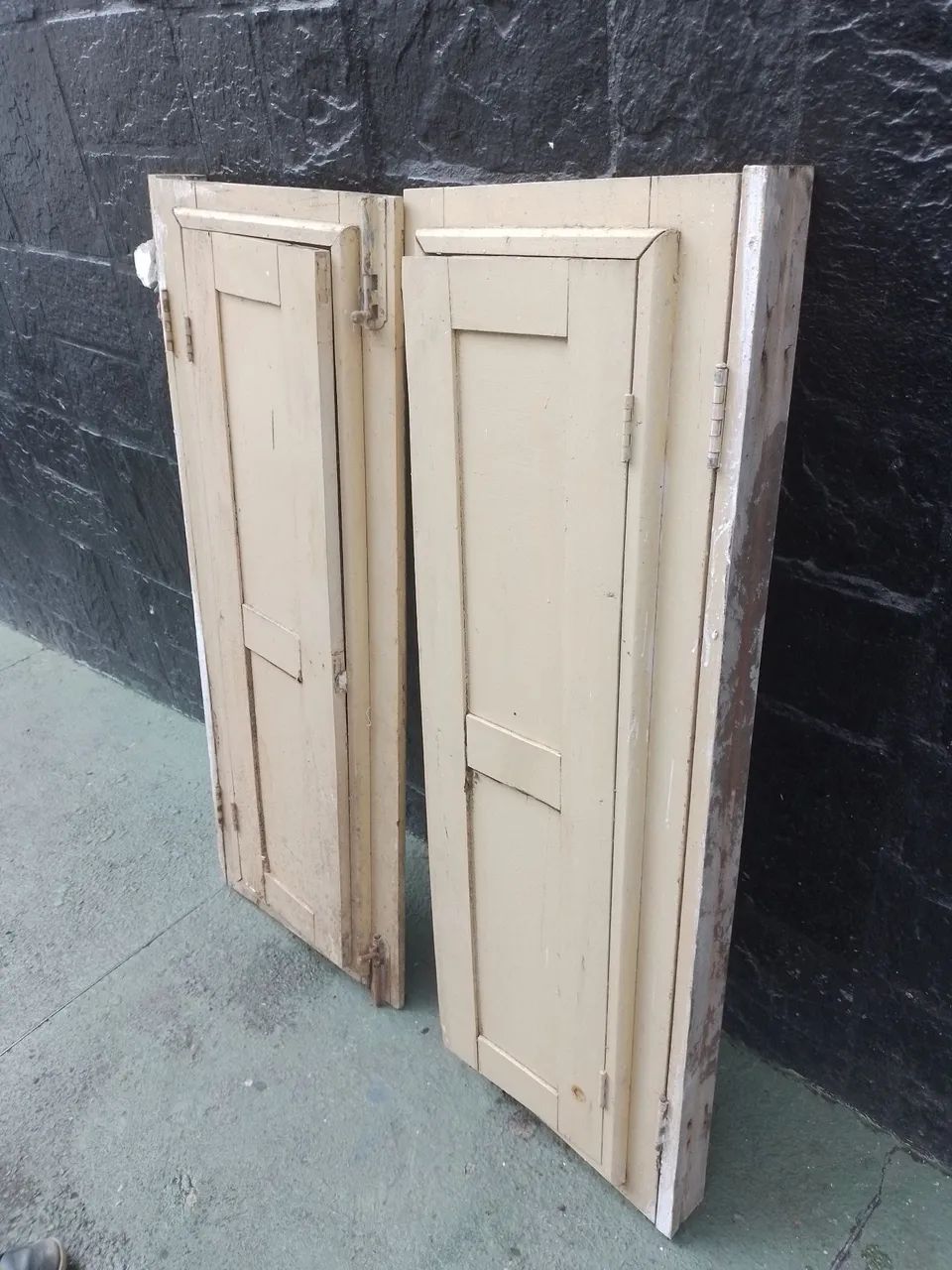 Janela muito antiga 64684590394369122