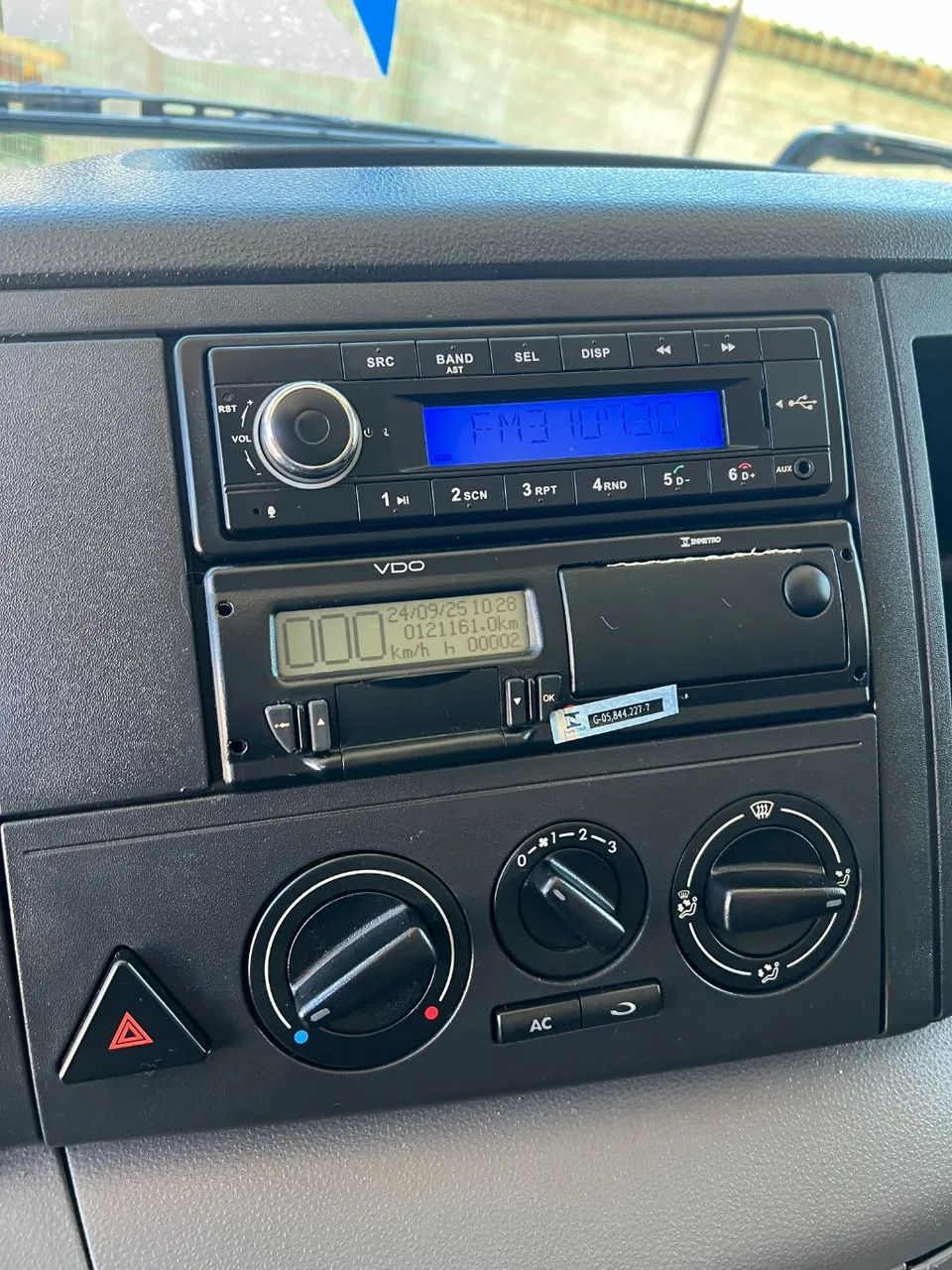 Vw 24-280 6x2 2023 - Carroceria de madeira de 8,5m - Foto 13