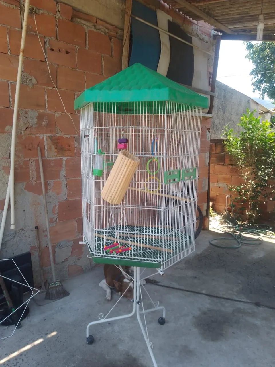 Vendo gaiola , viveiro e gaiola para coelho. 