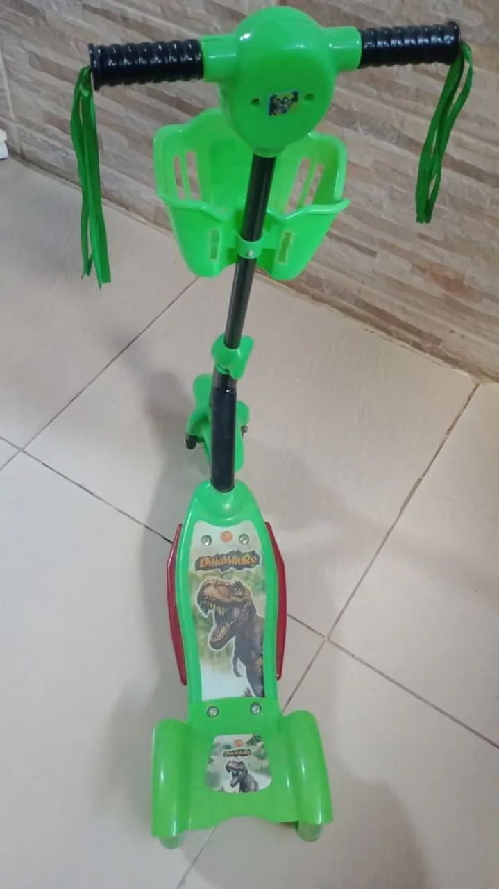 Patinete infantil com rodinha de luz Dinossauro  - Foto 3