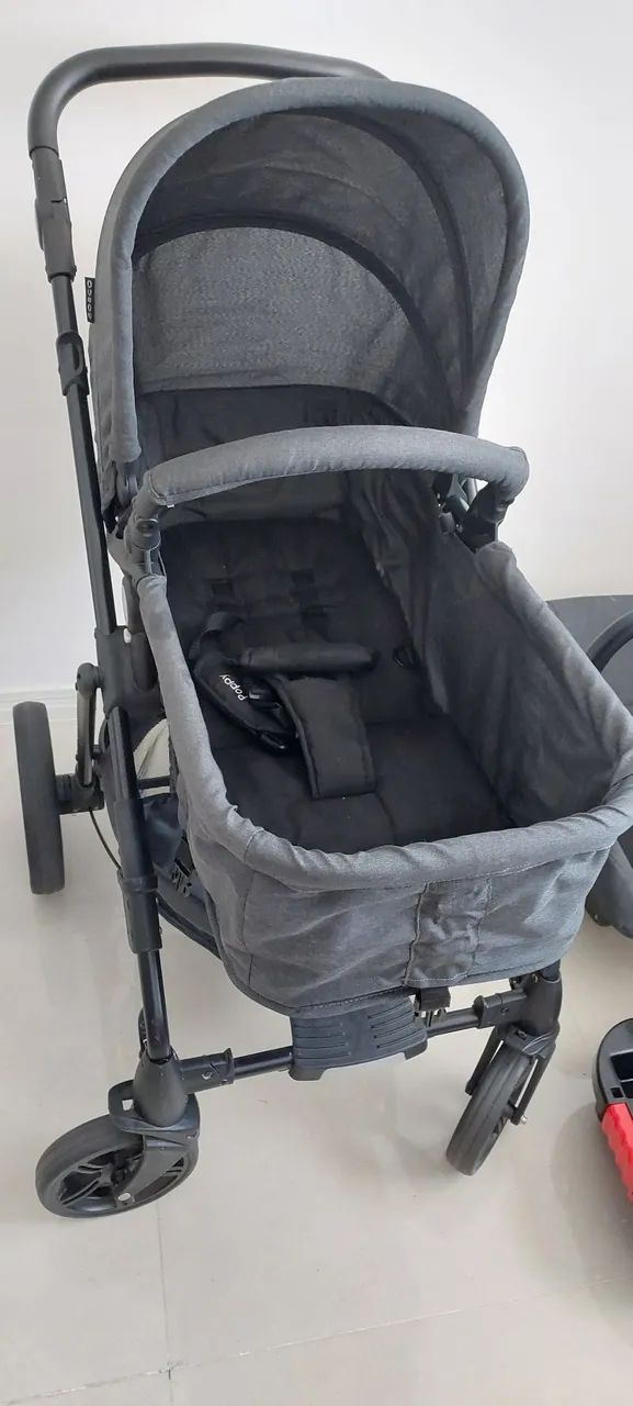 Carrinho de bebê com bebê conforto e base - Foto 2