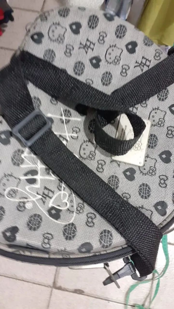 Bolsa média Hello Kitty com espelho  - Foto 3