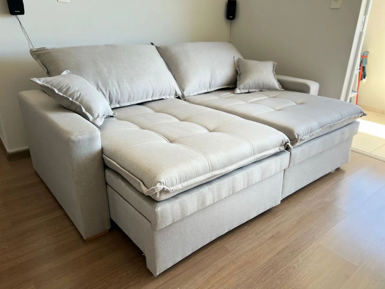 Sofá cama NOVO com baú em linho elegante e confortável  - Foto 4