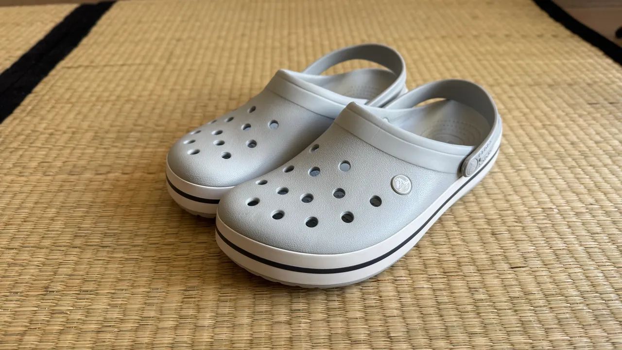 Sandália Crocs Crocband Atmosphere Cinza Claro Tamanho 42 - Foto 3