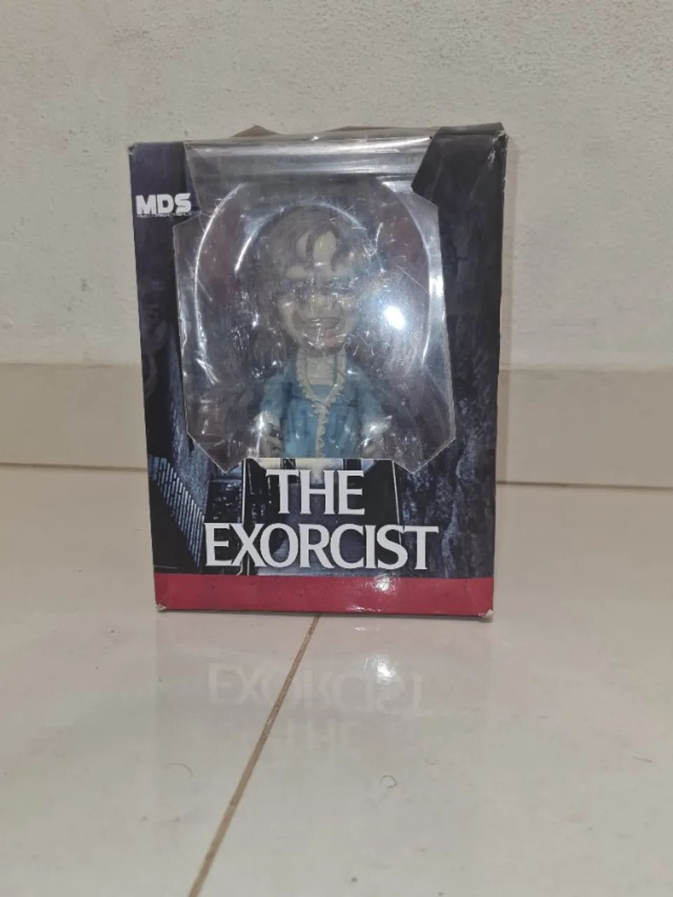 Exorcist Mezco - The Regan 6 Stylized Figure - Foto 3